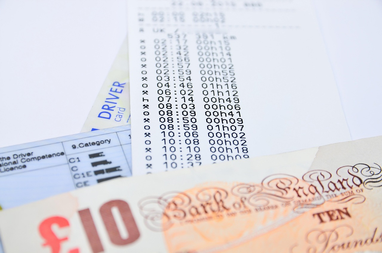 Immagine che illustra la procedura per richiedere l'esenzione totale del bollo auto per over 65.