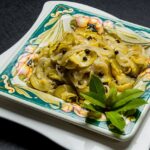 Zucchine fritte marinate in aceto, tipiche della ricetta napoletana alla scapece.