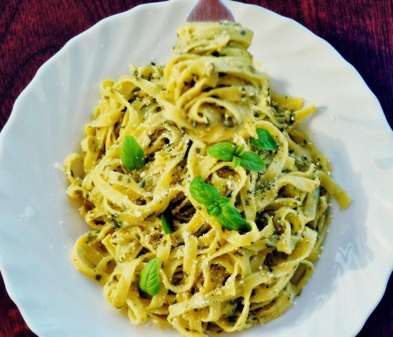 Pasta pesto di zucchine: la ricetta più leggera