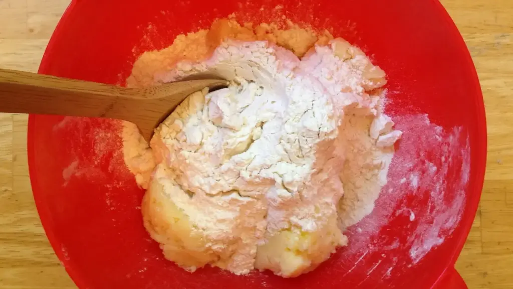 Gnocchi che chiedono sempre altra farina: cosa osservare nell’umidità delle patate prima di impastare