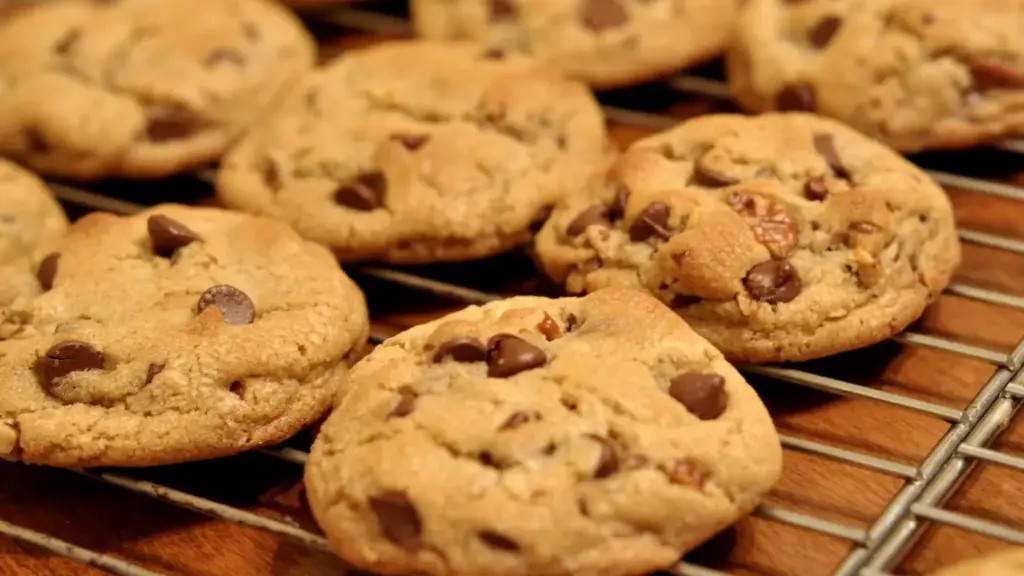 Biscotti che si allargano fino a toccarsi: prima del forno controlla burro, proporzioni e teglia
