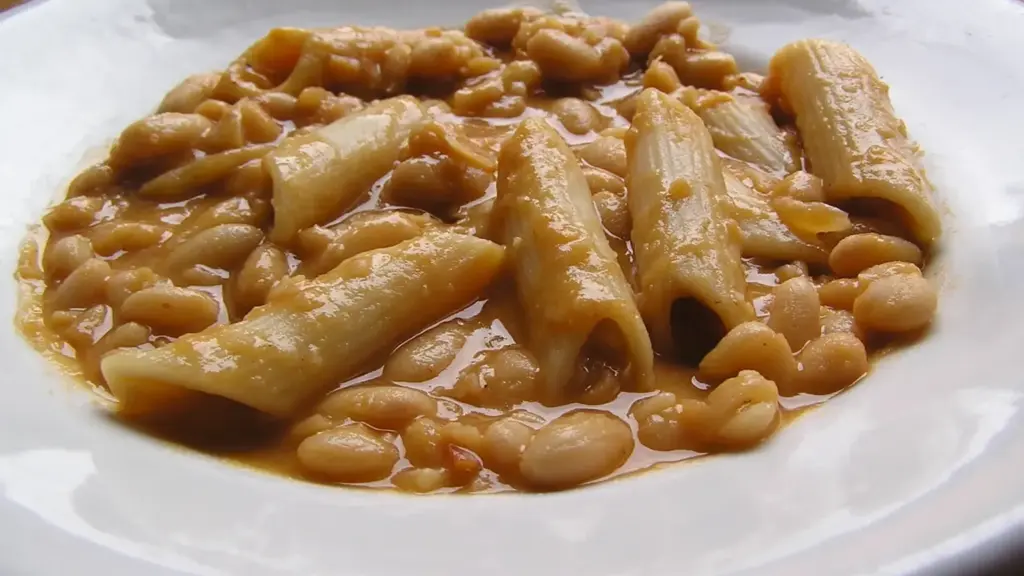 Zuppa di fagioli troppo densa il giorno dopo: cosa assorbono legumi e pasta mentre riposa
